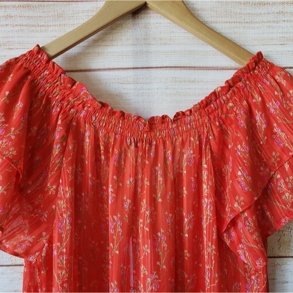 Rose + Olive Short Sleeve Metallic Thread Ruffle Sleeve Floral Print Blouse/Top - Picture 6 of 11